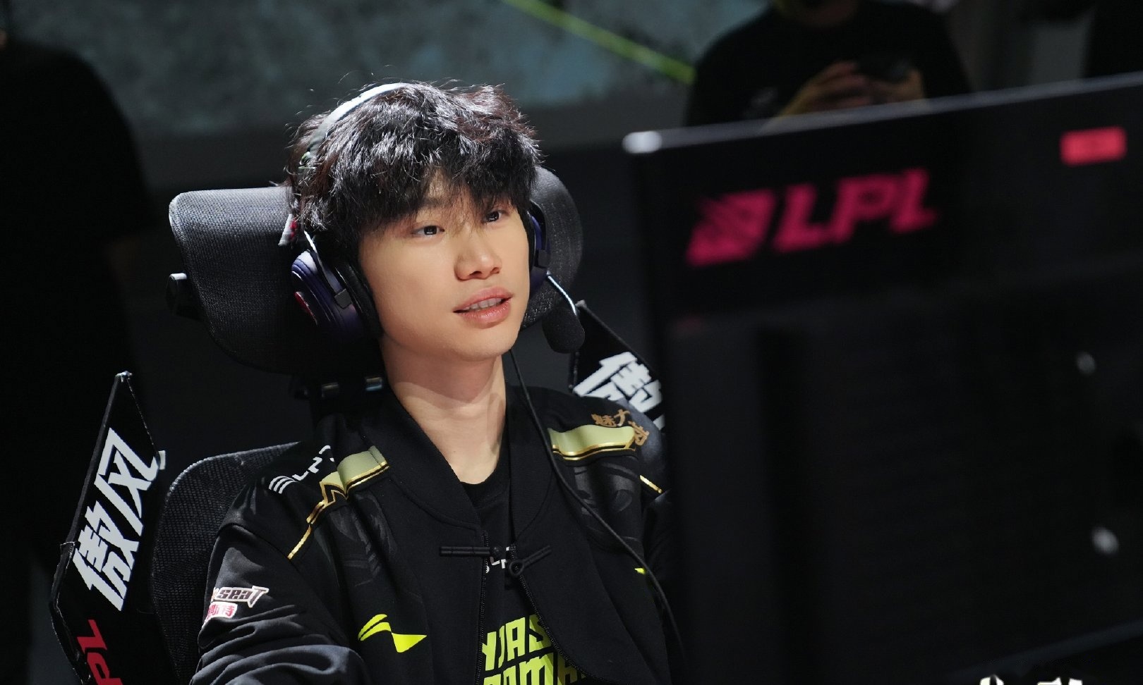 YABO-Doinb重返赛场，险胜首场状态出色，FPX观众沸腾！引发球迷热议(doinb离开fpx)