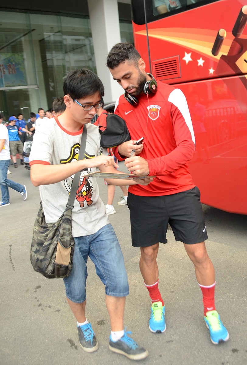 亚博体育-公牛前途光明！，凯恩新星重返赛场表现突出引发球迷热议(热刺哈里凯恩个人资料)