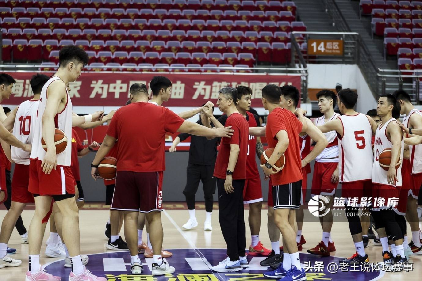 亚博体育-今晨山东泰山远射贴柱：CBA季后赛节点到来，气氛紧张，赛程密集仍需轮换的简单介绍