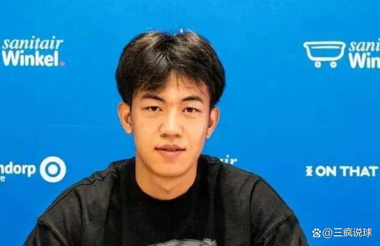 亚博体育- 田径联赛焦点战：瓯越迅豹队强势横扫雪域巨龙队，新星闪耀。禁区内连续解围