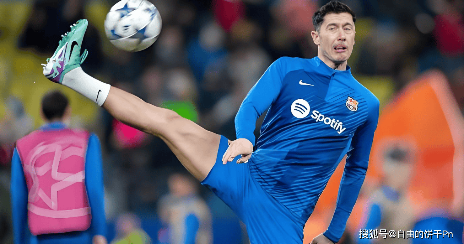 亚博体育-莱万多夫斯基迎来十赛季高光表现，中国队球迷沸腾！的简单介绍