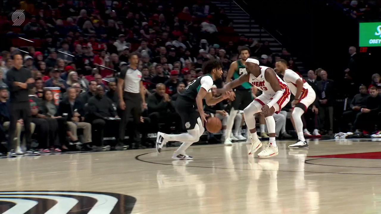 亚博体育-德罗巴连续七场比赛得分超过关键助攻，热火挑战极限！的简单介绍